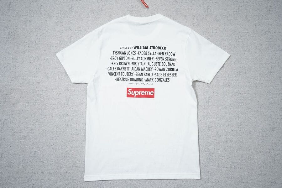 Camiseta Supreme “Play Dead”