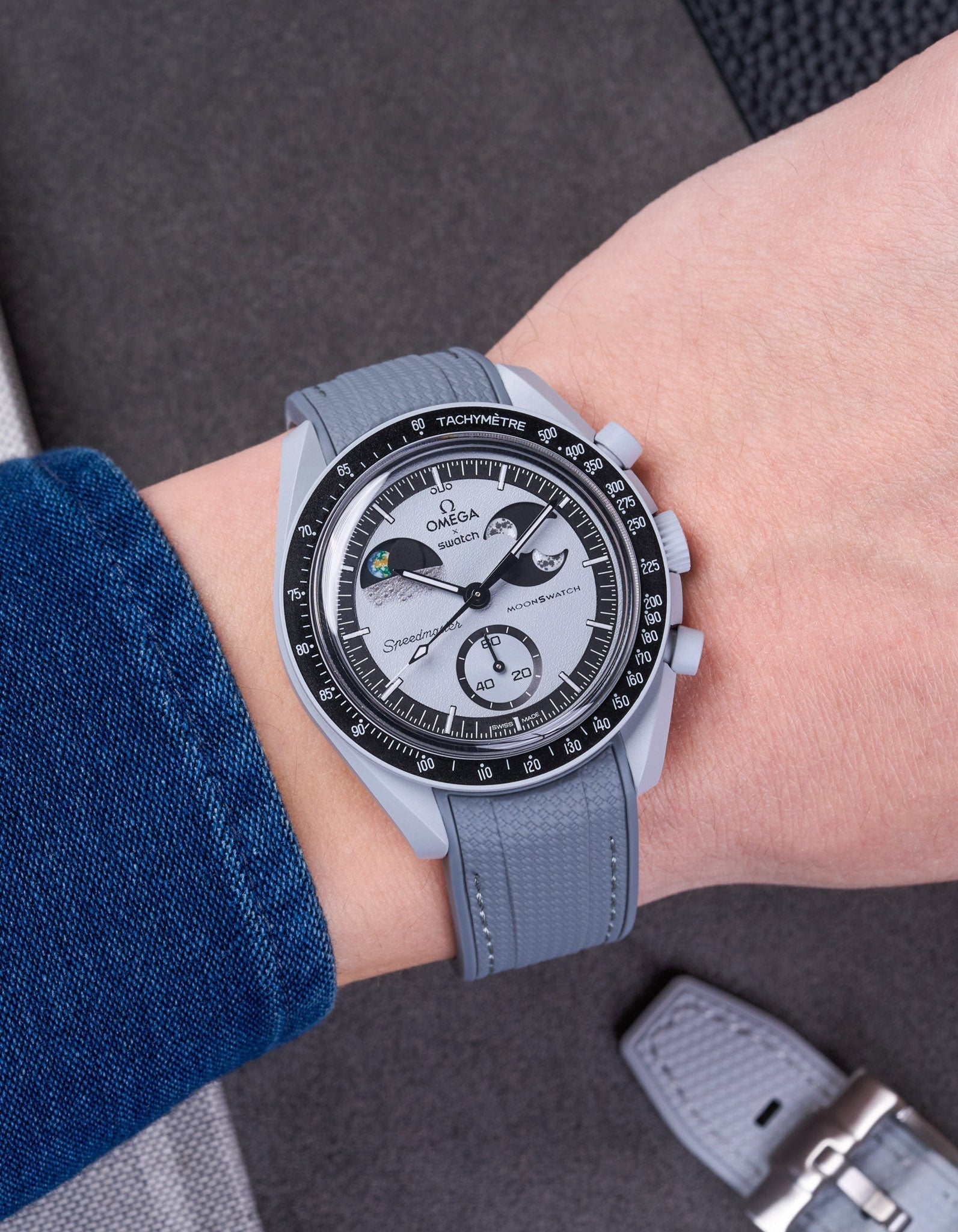 MoonSwatch Mission To EarthPhase Watch (Rubber Strap)